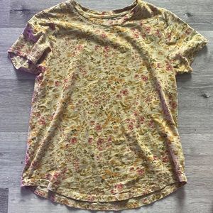 Old Navy everyday wear women’s small green flower print t-shirt barely worn